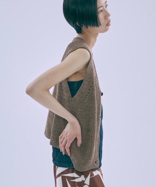 EN NEUME(エンノイム)の「Melange Knit Gilet(ベスト・レディース・ブラック/オフホワイト/ブラウン・FREE)」の1枚目の写真