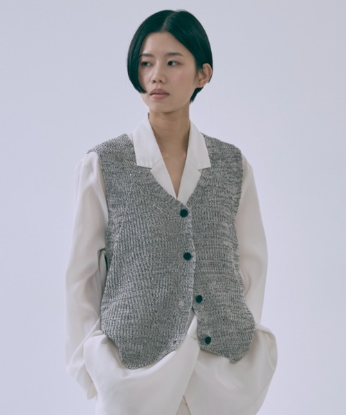 EN NEUME(エンノイム)の「Melange Knit Gilet(ベスト・レディース・ブラック/オフホワイト/ブラウン・FREE)」の2枚目の写真