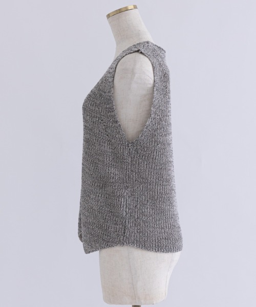 EN NEUME(エンノイム)の「Melange Knit Gilet(ベスト・レディース・ブラック/オフホワイト/ブラウン・FREE)」の7枚目の写真