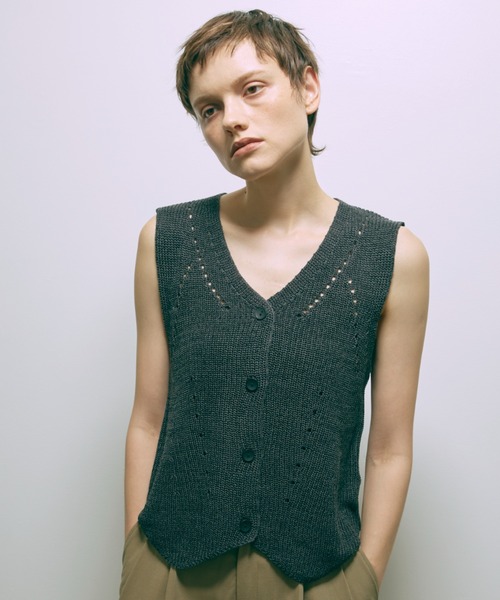 EN NEUME(エンノイム)の「Melange Knit Gilet(ベスト・レディース・ブラック/オフホワイト/ブラウン・FREE)」の4枚目の写真