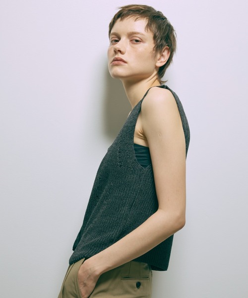 EN NEUME(エンノイム)の「Melange Knit Gilet(ベスト・レディース・ブラック/オフホワイト/ブラウン・FREE)」の5枚目の写真
