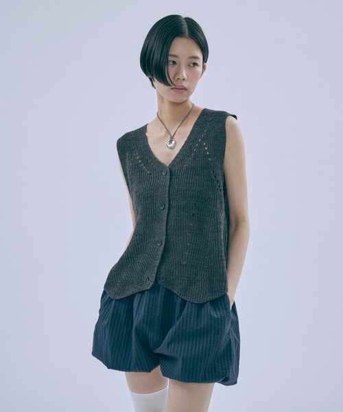 EN NEUME(エンノイム)の「Melange Knit Gilet(ベスト・レディース・ブラック/オフホワイト/ブラウン・FREE)」の14枚目の写真