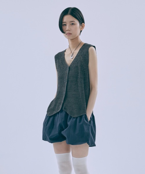 EN NEUME(エンノイム)の「Melange Knit Gilet(ベスト・レディース・ブラック/オフホワイト/ブラウン・FREE)」の16枚目の写真