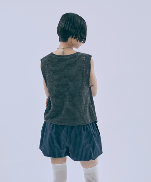 EN NEUME(エンノイム)の「Melange Knit Gilet(ベスト・レディース・ブラック/オフホワイト/ブラウン・FREE)」の17枚目の写真