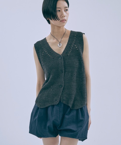 EN NEUME(エンノイム)の「Melange Knit Gilet(ベスト・レディース・ブラック/オフホワイト/ブラウン・FREE)」の20枚目の写真