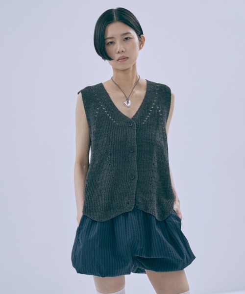 EN NEUME(エンノイム)の「Melange Knit Gilet(ベスト・レディース・ブラック/オフホワイト/ブラウン・FREE)」の15枚目の写真