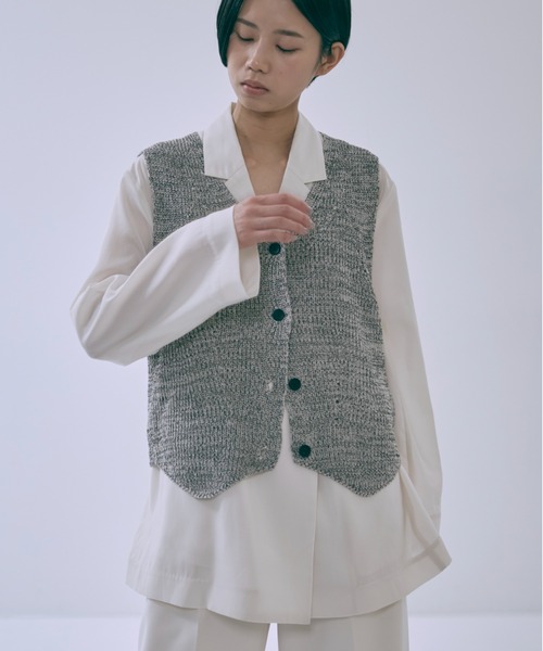 EN NEUME(エンノイム)の「Melange Knit Gilet(ベスト・レディース・ブラック/オフホワイト/ブラウン・FREE)」の22枚目の写真