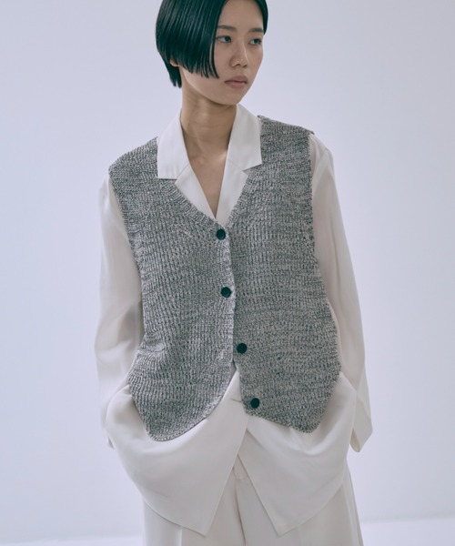 EN NEUME(エンノイム)の「Melange Knit Gilet(ベスト・レディース・ブラック/オフホワイト/ブラウン・FREE)」の21枚目の写真