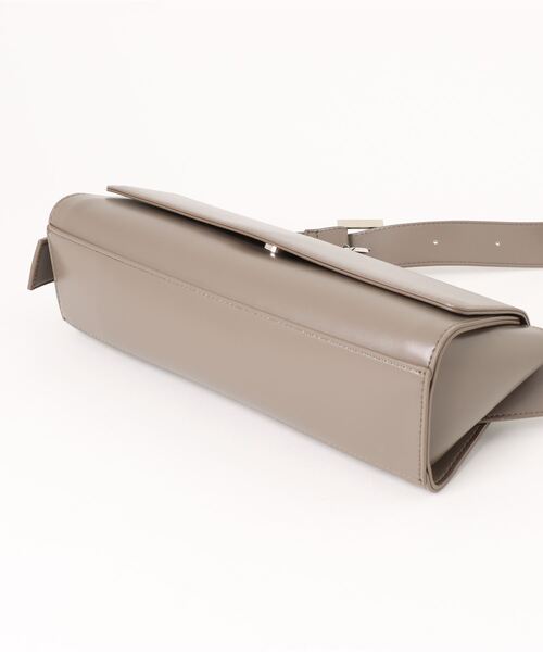 styiro（スタイロ）の「Landscape bag/横長ダックスフラップバッグ（ショルダーバッグ・レディース・アイボリー/グレー/ブラック/ブラウン・FREE）」の12枚目の写真