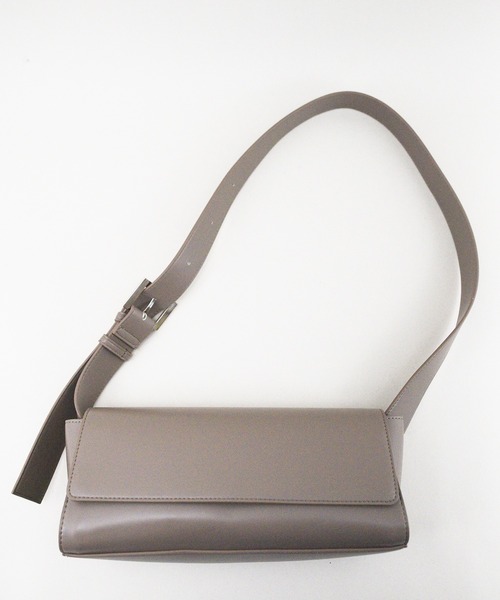 styiro（スタイロ）の「Landscape bag/横長ダックスフラップバッグ（ショルダーバッグ・レディース・アイボリー/グレー/ブラック/ブラウン・FREE）」の5枚目の写真