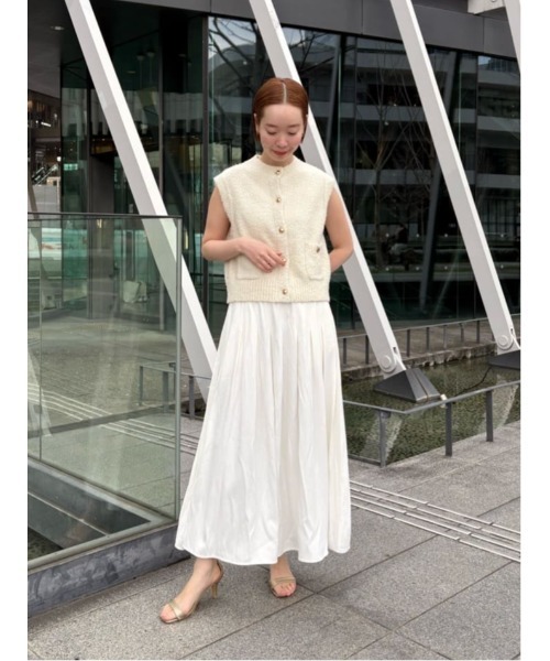 UR'S(ユアーズ)の「ゴールド釦ニットベスト/カーディガン(ベスト・レディース・ブラック/レッド/グレー/アイボリー・S/L/M)」の6枚目の写真