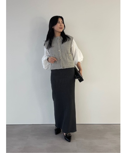 UR'S(ユアーズ)の「ゴールド釦ニットベスト/カーディガン(ベスト・レディース・ブラック/レッド/グレー/アイボリー・S/L/M)」の7枚目の写真