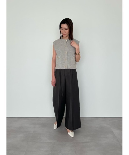 UR'S(ユアーズ)の「ゴールド釦ニットベスト/カーディガン(ベスト・レディース・ブラック/レッド/グレー/アイボリー・S/L/M)」の5枚目の写真