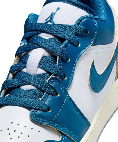 NIKE(ナイキ)の「JORDAN BRAND JORDAN 1 LOW SE GS FN9137-141(スニーカー・メンズ・ブルー・23.5cm)」の10枚目の写真