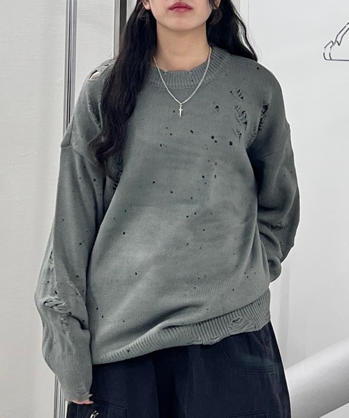 Figments（フィグメンツ）の「デストロイペイントオーバーニット（ニット/セーター・レディース・ブラック/グレー・FREE）」の2枚目の写真