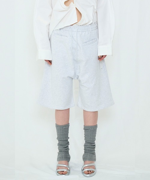 VIAVANDA（ヴィアヴァンダ）の「DISTORTION HALF SWEATPANTS（スウェットパンツ・レディース・ブラック/ライトグレー・FREE）」の16枚目の写真