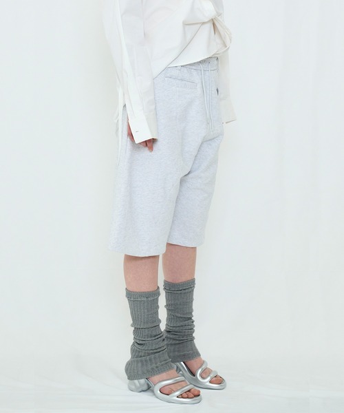 VIAVANDA（ヴィアヴァンダ）の「DISTORTION HALF SWEATPANTS（スウェットパンツ・レディース・ブラック/ライトグレー・FREE）」の17枚目の写真