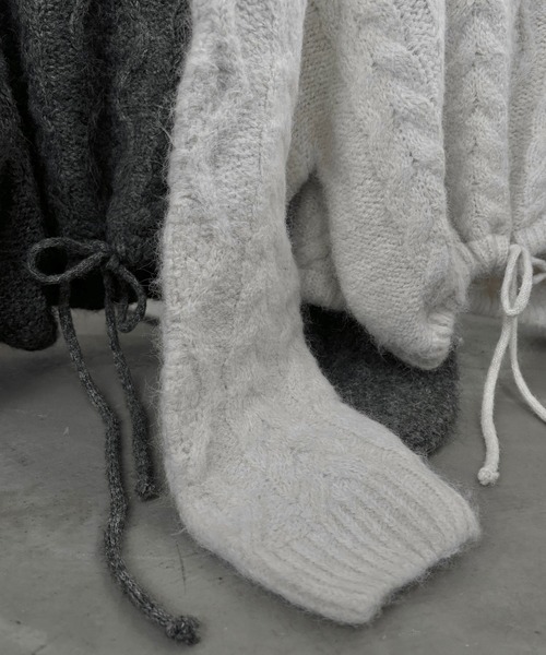 lawgy（ラウジー）の「drop shoulder string cable knit / ドロップ