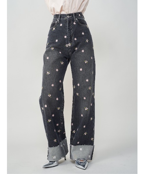 Darich(ダーリッチ)の「スプリングフラワーデニムパンツ(デニムパンツ・レディース・ライトブルー/ブラック・S/M)」の2枚目の写真