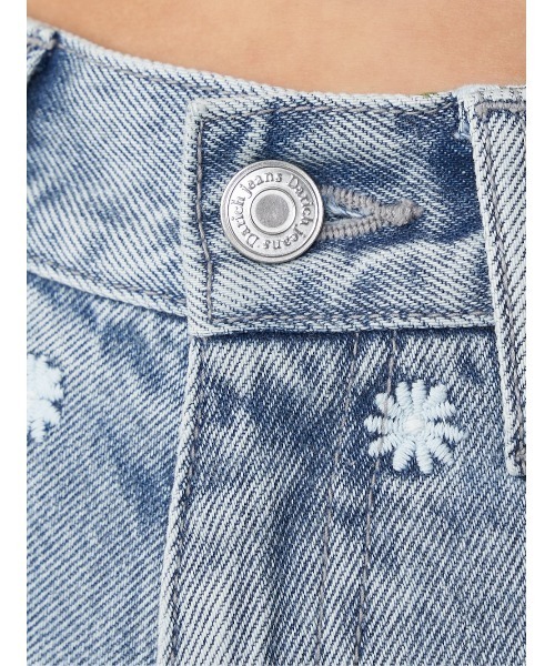 Darich(ダーリッチ)の「スプリングフラワーデニムパンツ(デニムパンツ・レディース・ライトブルー/ブラック・S/M)」の8枚目の写真