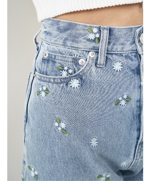 Darich(ダーリッチ)の「スプリングフラワーデニムパンツ(デニムパンツ・レディース・ライトブルー/ブラック・S/M)」の9枚目の写真