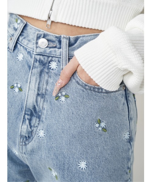 Darich(ダーリッチ)の「スプリングフラワーデニムパンツ(デニムパンツ・レディース・ライトブルー/ブラック・S/M)」の10枚目の写真