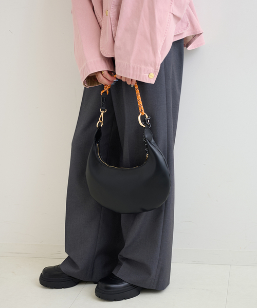 LE VERNIS(ル・ベルニ)の「【LE VERNIS/ル・ベルニ】 Paracord moon bag S(クラッチバッグ・レディース・ブラック/ブラウン・FREE)」の9枚目の写真