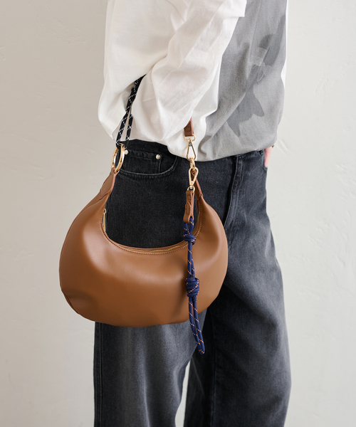 LE VERNIS(ル・ベルニ)の「【LE VERNIS/ル・ベルニ】 Paracord moon bag S(クラッチバッグ・レディース・ブラック/ブラウン・FREE)」の15枚目の写真