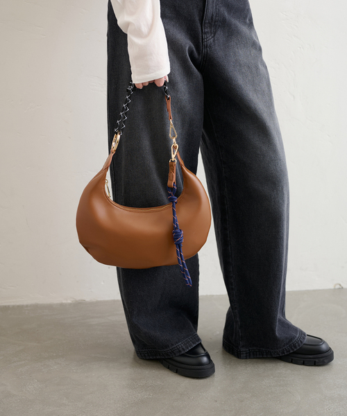 LE VERNIS(ル・ベルニ)の「【LE VERNIS/ル・ベルニ】 Paracord moon bag S(クラッチバッグ・レディース・ブラック/ブラウン・FREE)」の17枚目の写真