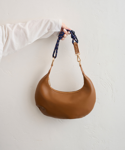 LE VERNIS(ル・ベルニ)の「【LE VERNIS/ル・ベルニ】 Paracord moon bag S(クラッチバッグ・レディース・ブラック/ブラウン・FREE)」の19枚目の写真