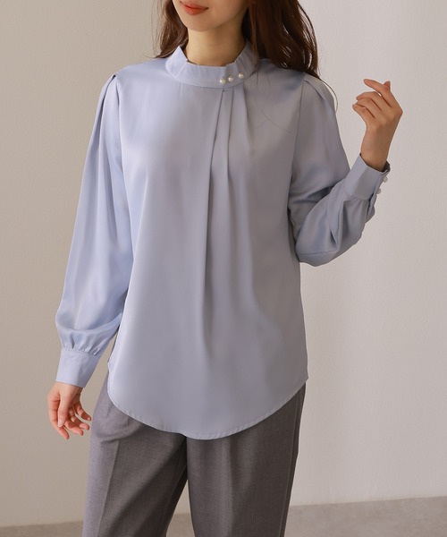 Lace Ladies(レースレディース)の「スタンドカラー パール付き タック 長袖 ブラウス(シャツ/ブラウス・レディース・グレー/ホワイト/ブラック・XL/M/S)」の3枚目の写真