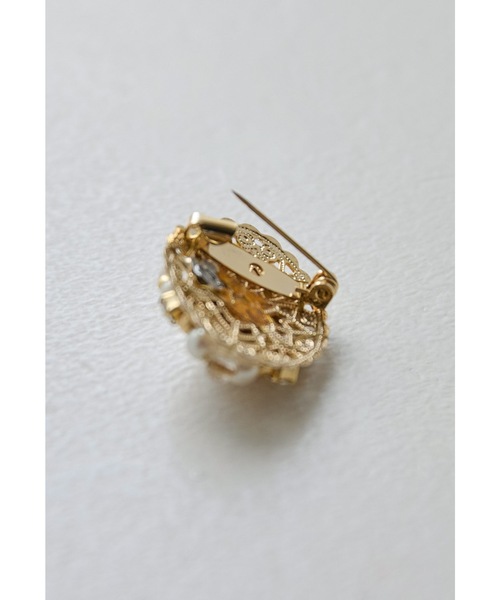 niana（ニアナ）の「パールオーバルブローチ コサージュ フォーマル セレモニー 結婚式 二次会 謝恩会 入学式 卒業式 パーティー オケージョン（ブローチ/コサージュ・レディース・シルバー/ゴールド・FREE）」の3枚目の写真