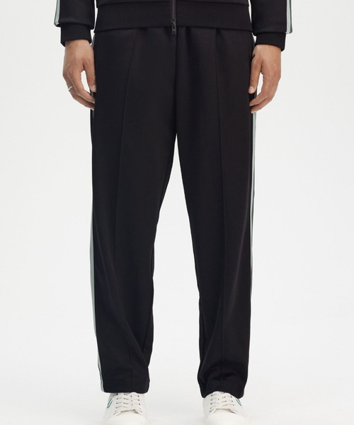 FRED PERRY(フレッドペリー)の「Two Colour Tape Track Pants/ツーカラーテープトラックパンツ(スウェットパンツ・メンズ・ブルー/ブラック・S/M/L/XS)」の12枚目の写真