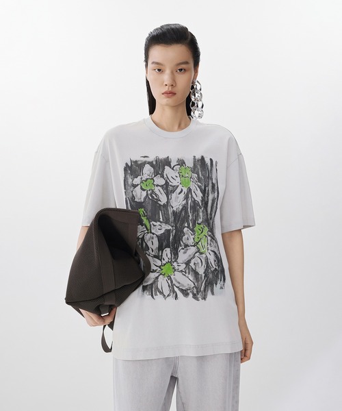 【boohoo】フローラル プリント Tシャツ セール】Abstract Floral Print T-shirt / フローラルプリントT