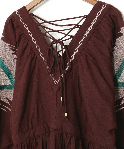 チャイハネ（チャイハネ）の「【チャイハネ】ハルミア刺繍トップス（シャツ/ブラウス・レディース・ネイビー/ブラウン・FREE）」の4枚目の写真