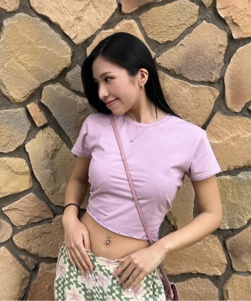 ROXY(ロキシー)の「SWEET HONEY BUN /ロキシーショート丈メロー半袖Tシャツ(Tシャツ/カットソー・レディース・ホワイト/ピンク/ブラウン/ブラック・MEDIUM/LARGE/SMALL)」の4枚目の写真