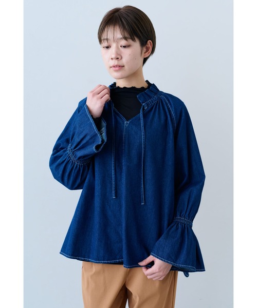 IEDIT（イディット）の「ＩＥＤＩＴ　フリルネックで顔まわり華やぐ　キャンディースリーブデニムブラウス（シャツ/ブラウス・レディース・ネイビー/ライトブルー・M/L/LL/3L/4L/S）」の3枚目の写真