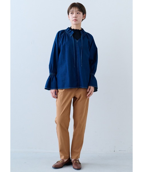 IEDIT（イディット）の「ＩＥＤＩＴ　フリルネックで顔まわり華やぐ　キャンディースリーブデニムブラウス（シャツ/ブラウス・レディース・ネイビー/ライトブルー・M/L/LL/3L/4L/S）」の6枚目の写真