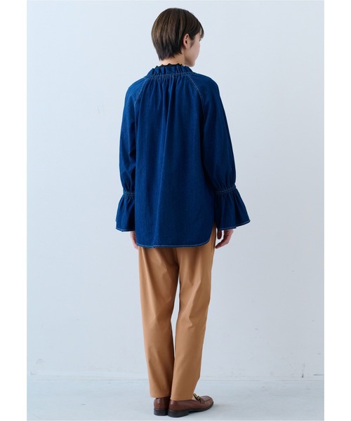 IEDIT（イディット）の「ＩＥＤＩＴ　フリルネックで顔まわり華やぐ　キャンディースリーブデニムブラウス（シャツ/ブラウス・レディース・ネイビー/ライトブルー・M/L/LL/3L/4L/S）」の8枚目の写真