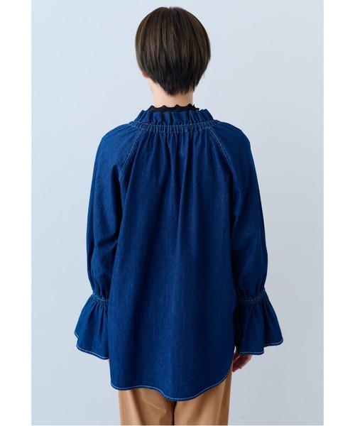 IEDIT（イディット）の「ＩＥＤＩＴ　フリルネックで顔まわり華やぐ　キャンディースリーブデニムブラウス（シャツ/ブラウス・レディース・ネイビー/ライトブルー・M/L/LL/3L/4L/S）」の5枚目の写真