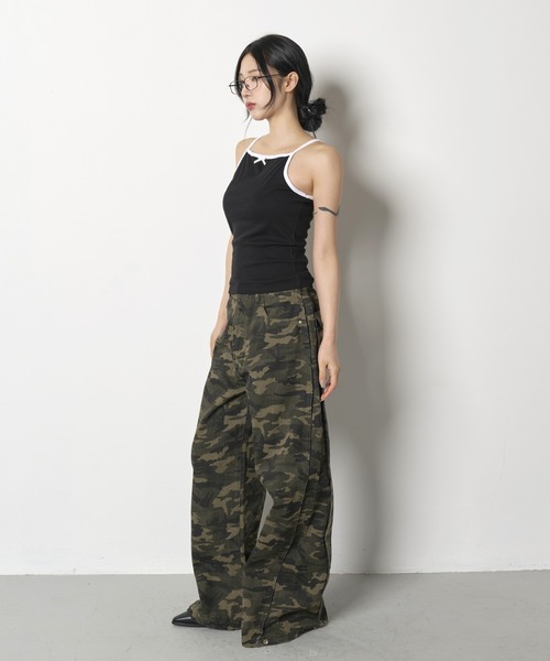 FOLLOWIN（フォロウィン）の「【2WAY仕様でボタンでウエスト＆シルエット調節可能]サイドポイントカモフラージュ迷彩カモスナップフラップポケットワイドパンツ（カーゴパンツ・レディース・カモフラージュ・LARGE/MEDIUM/SMALL）」の11枚目の写真