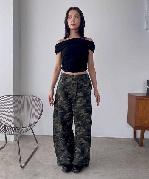 FOLLOWIN（フォロウィン）の「【2WAY仕様でボタンでウエスト＆シルエット調節可能]サイドポイントカモフラージュ迷彩カモスナップフラップポケットワイドパンツ（カーゴパンツ・レディース・カモフラージュ・LARGE/MEDIUM/SMALL）」の19枚目の写真