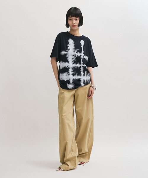 ADAM ET ROPE'(アダムエロペ)の「【Wild Animals(ワイルド アニマルズ)】T-Shirt(Tシャツ/カットソー・レディース・ブラック・X-SMALL)」の2枚目の写真