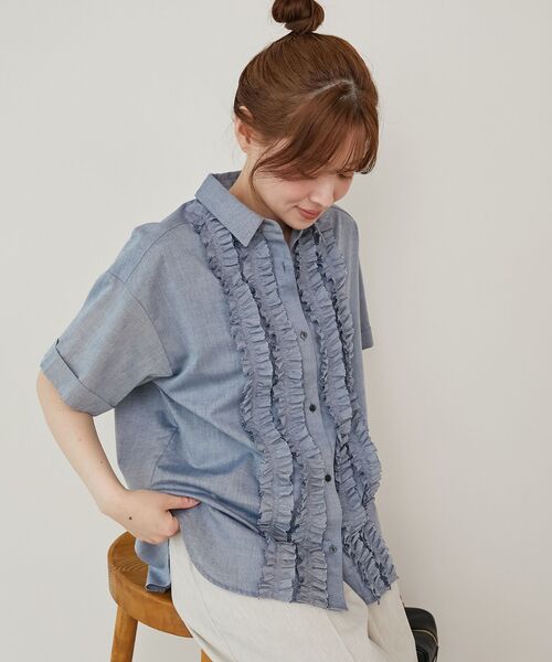 le.coeur blanc(ルクールブラン)の「《1枚で着映え!》フロントフリルレギュラーカラー半袖シャツ(シャツ/ブラウス・レディース・ネイビー/ブラック/ブルー・38)」の20枚目の写真