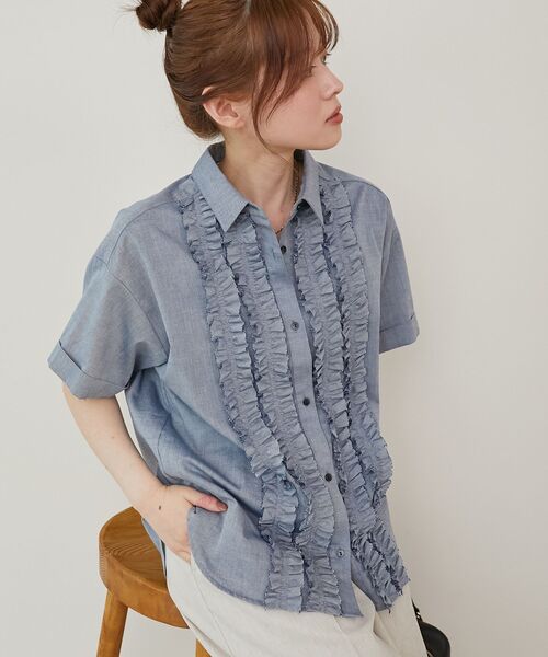 le.coeur blanc(ルクールブラン)の「《1枚で着映え!》フロントフリルレギュラーカラー半袖シャツ(シャツ/ブラウス・レディース・ネイビー/ブラック/ブルー・38)」の21枚目の写真