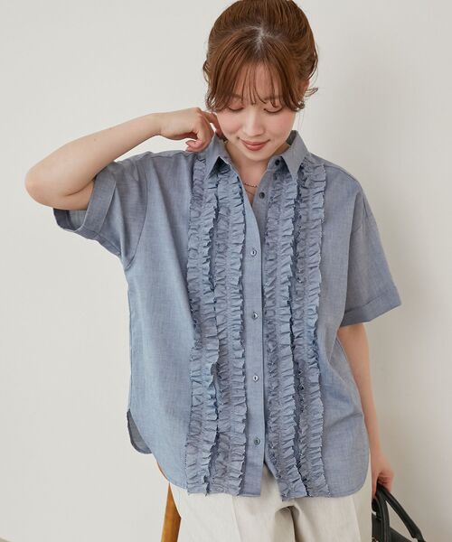 le.coeur blanc(ルクールブラン)の「《1枚で着映え!》フロントフリルレギュラーカラー半袖シャツ(シャツ/ブラウス・レディース・ネイビー/ブラック/ブルー・38)」の22枚目の写真