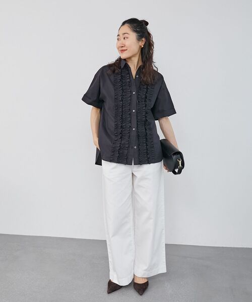 le.coeur blanc(ルクールブラン)の「《1枚で着映え!》フロントフリルレギュラーカラー半袖シャツ(シャツ/ブラウス・レディース・ネイビー/ブラック/ブルー・38)」の7枚目の写真