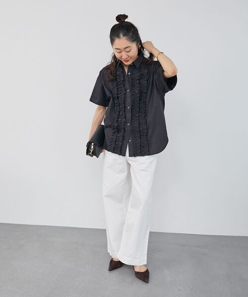 le.coeur blanc(ルクールブラン)の「《1枚で着映え!》フロントフリルレギュラーカラー半袖シャツ(シャツ/ブラウス・レディース・ネイビー/ブラック/ブルー・38)」の9枚目の写真