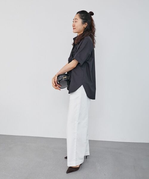 le.coeur blanc(ルクールブラン)の「《1枚で着映え!》フロントフリルレギュラーカラー半袖シャツ(シャツ/ブラウス・レディース・ネイビー/ブラック/ブルー・38)」の10枚目の写真