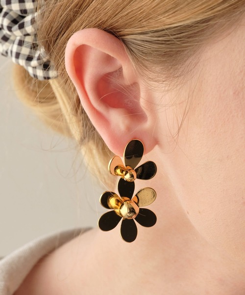 ANOH（アノー）の「メタルフラワーピアス（ピアス（両耳用））」 - WEAR
